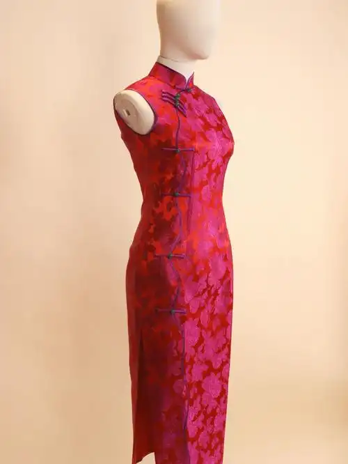 古典又调皮的真丝提花旗袍大红大紫