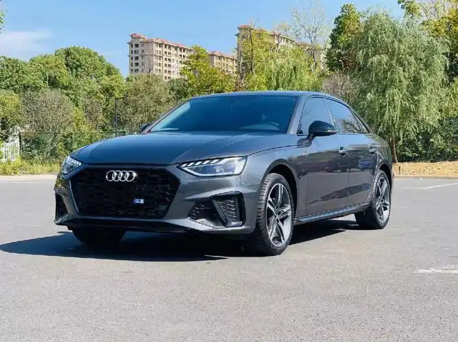 新到22年奥迪a4l40豪华258w