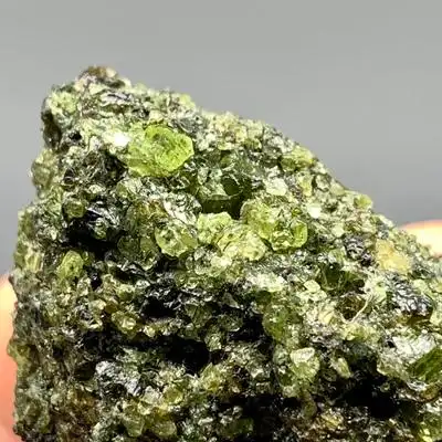 黄绿橄榄石天然矿物晶体标本石原石收藏收藏石头地质科普摆件