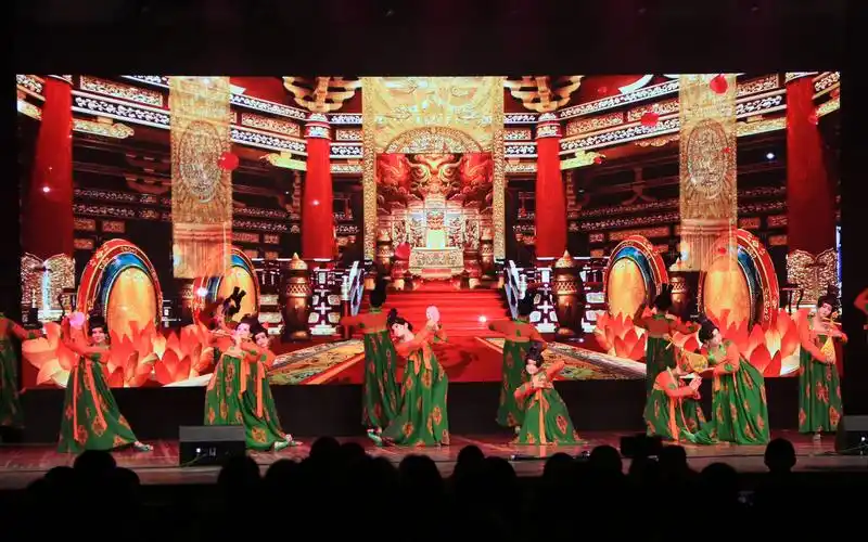 武汉大学|金秋舞蹈《唐宫夜宴》公共卫生学院与护理学院_哔哩哔哩