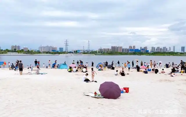 西安这个免费公园有一片白沙滩,搭帐篷玩沙子,遛娃的好地方