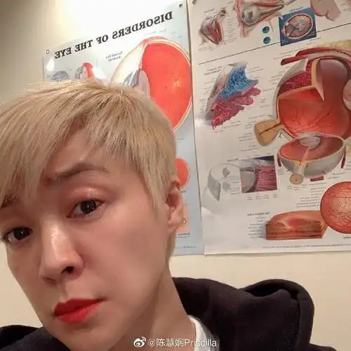 组图:54岁陈慧娴素颜近照曝光 运动后暴汗面色红润状态佳