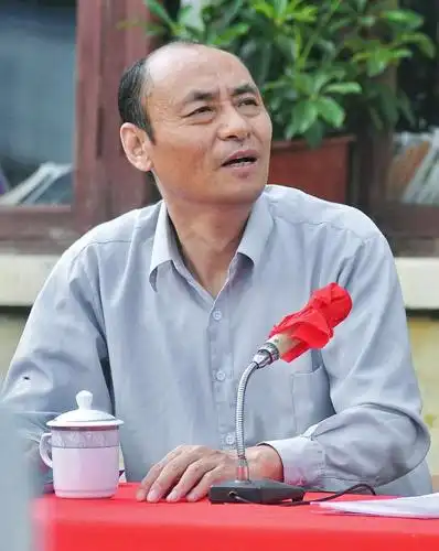 《大村官》热播成黑马 吴连生演会计喜感十足