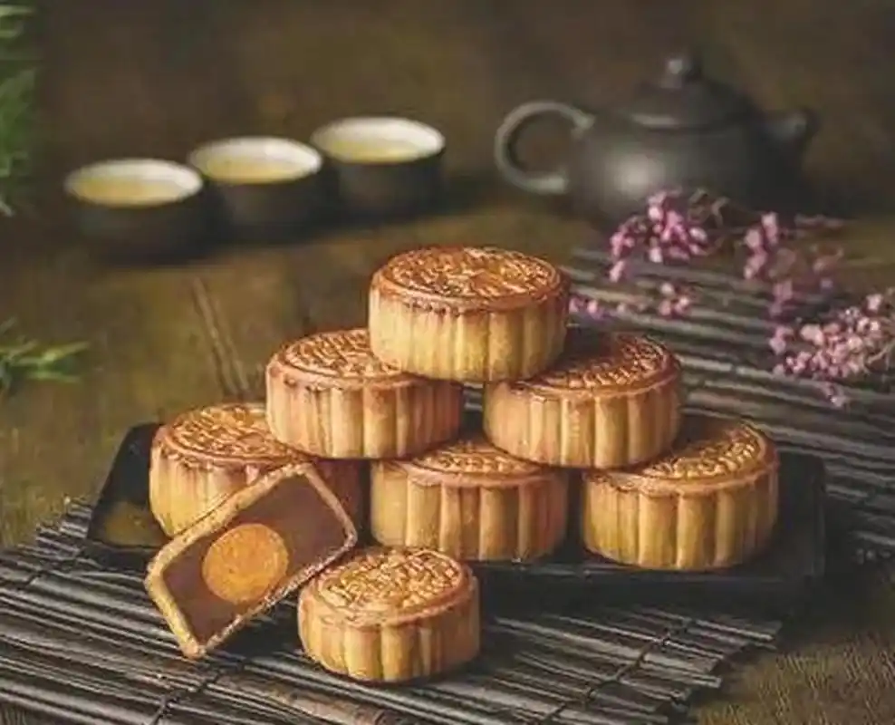 "中秋月饼的由来"——在中国传统文化当中,中秋节占有重要的地位,而