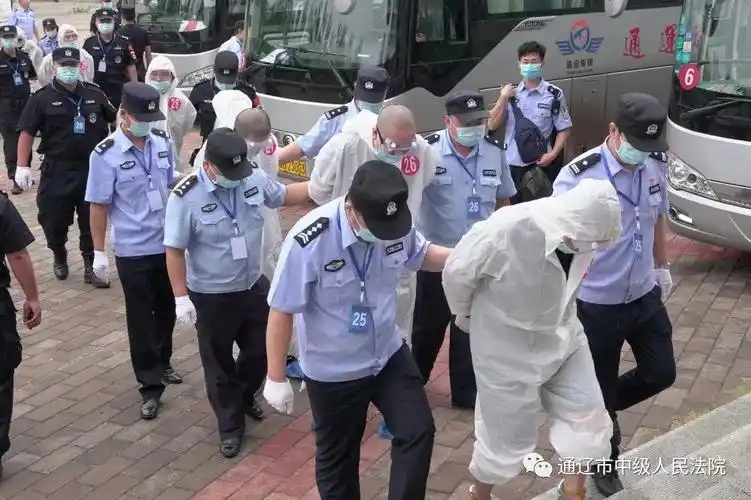 【第634期】通辽中院公开开庭审理董志伟(绰号:三光)等36人涉黑案