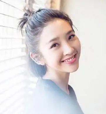 女生齐脖短发扎半扎发发型