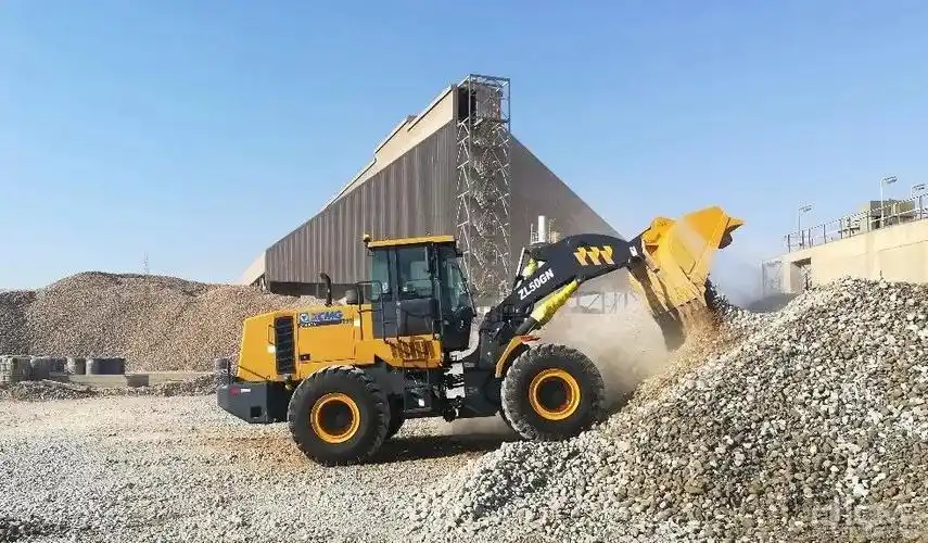 非洲网红学开徐工大铲车网友直呼有钱途