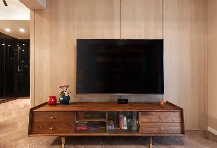 进门就是厨房,做开放式设计改造,利用原木