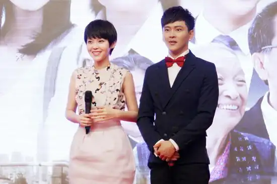 【组图】张佳宁甜美亮相新剧发布会 虐心演绎错位亲情