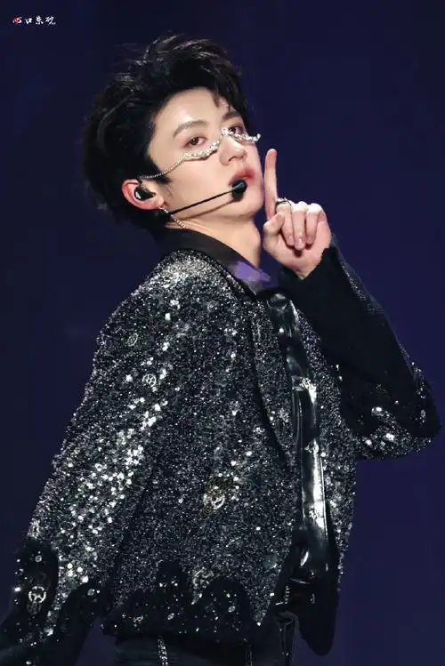 秘密脸红心跳正继续趁现在,请告白@tf家族-朱志鑫#tf家族新年音乐会