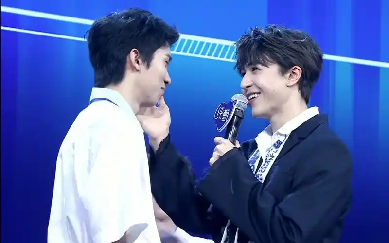 尹墨鸡尹浩宇林墨带着我的温柔终点在你的心上降落