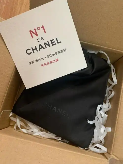 居然还有个袋子还要啥自行车啊免费的 就是香#香奈儿  #红色山茶花