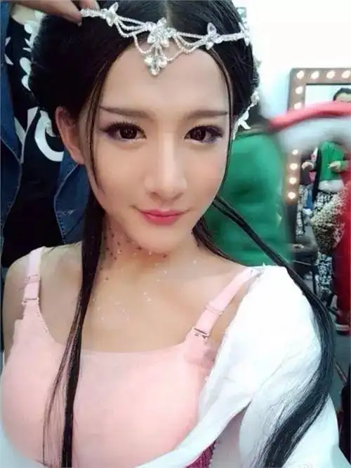 男扮女装!比人妖更不可思议,惊爆眼球!