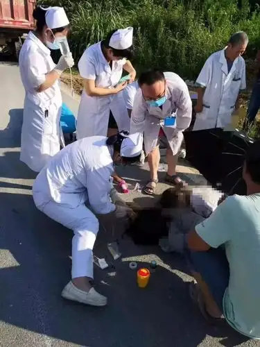 太不幸了广西两女孩骑电驴被撞身亡最小的仅9岁