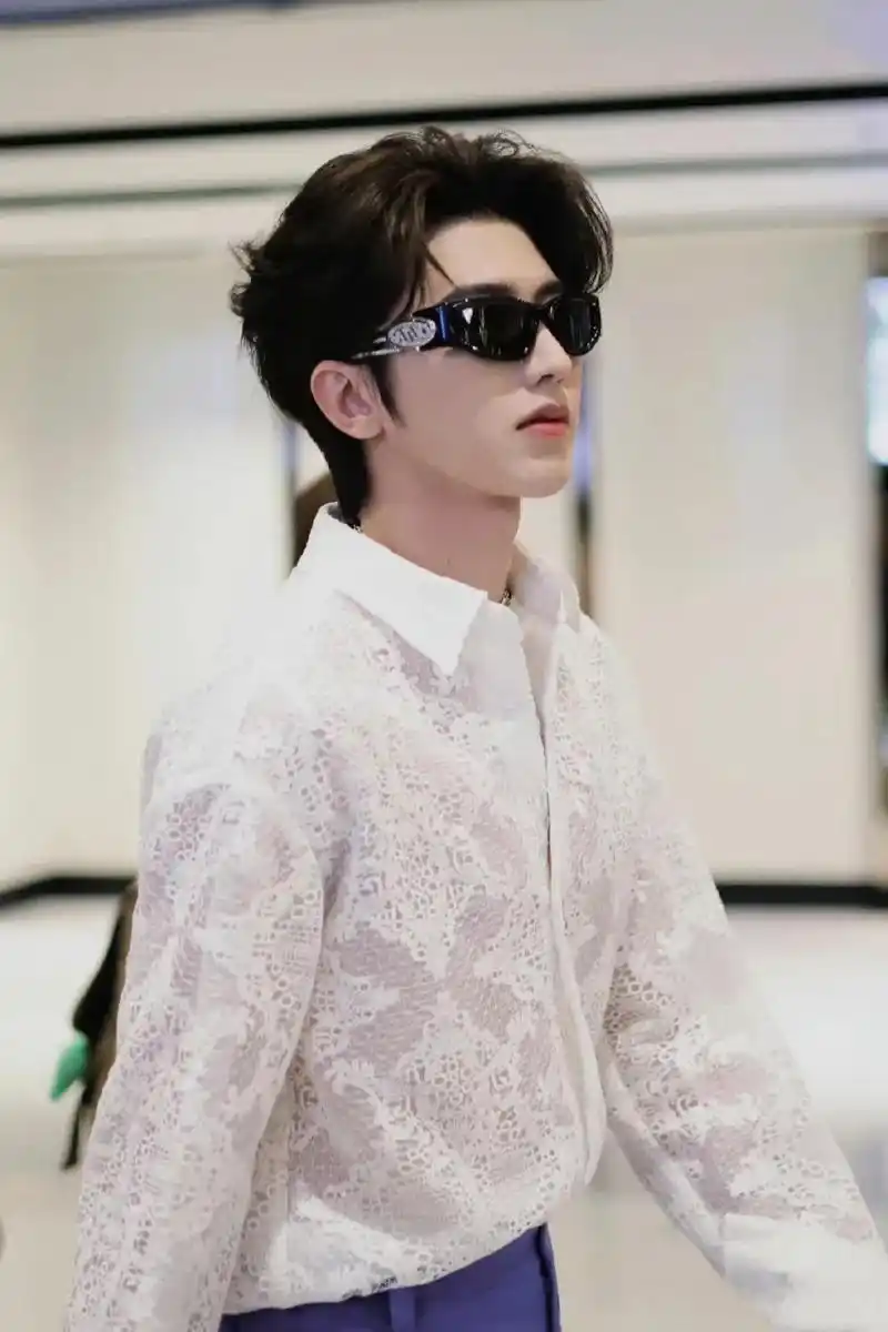 明明是因为蔡徐坤导致节目无法播放,节目组还得出个公告说由于"编排