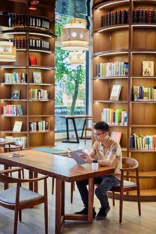 琼林学校"玉成书吧"揭牌,学生休闲学习增添好去处