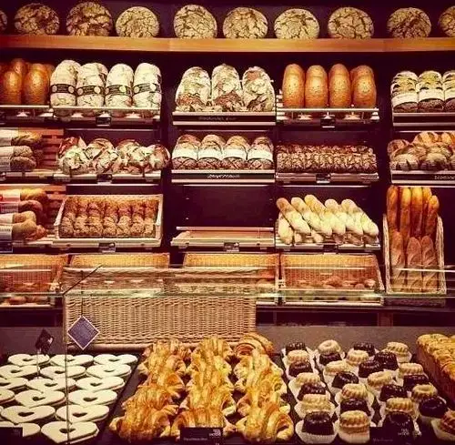 面包师:会做面包,还得会产品摆放才合格?