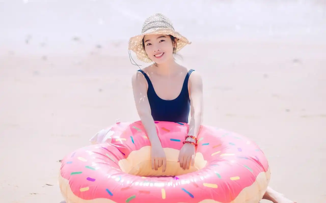 性感泳装美女夏日海边唯美写真桌面壁纸高清大图预览1920x1080_美女