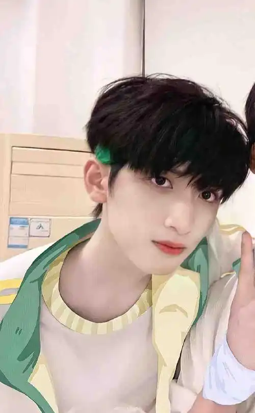 「严浩翔」  @时代少年团-严浩翔  真的好适合发带呀!    #严浩翔