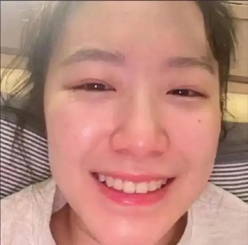 看到之后,不禁让人想问一个问题,自拍难道是和姜潮学的?