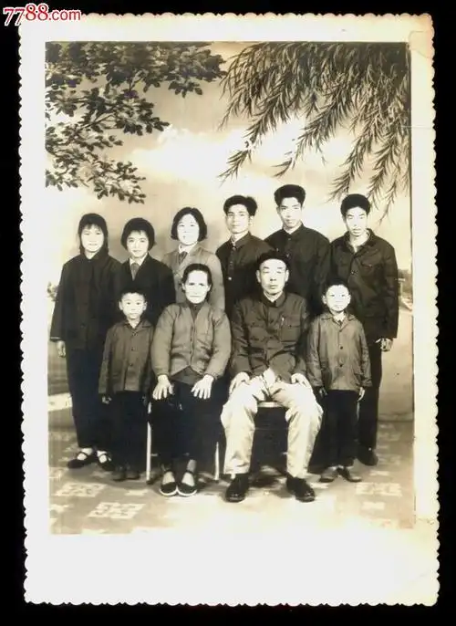 全家福老照片---17厘米*12厘米