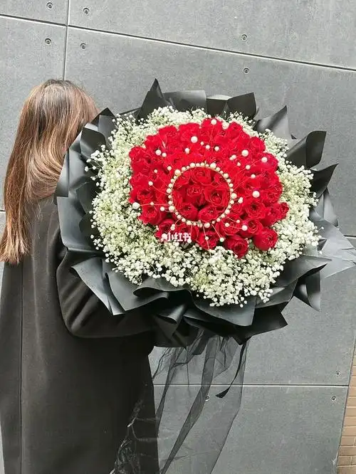 52朵红玫瑰花束