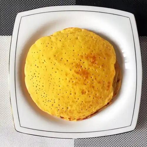 开始学做菜的婷婷做的玉米面鸡蛋饼