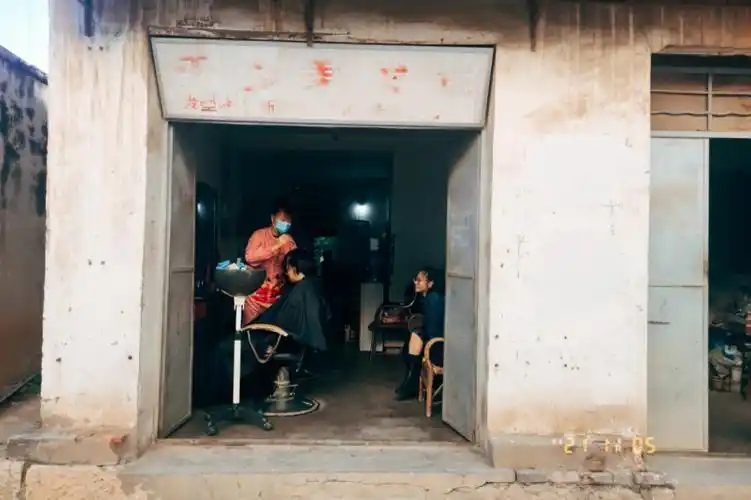 听说村口发廊几十块能烫出梦中情头