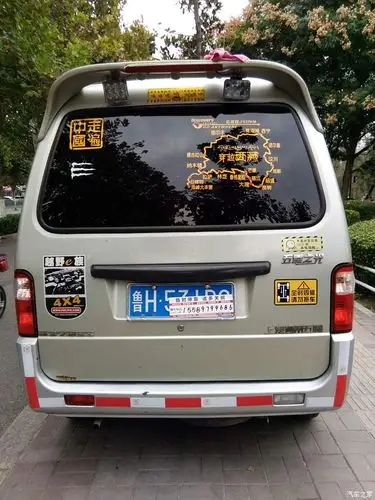 外观小改五菱之光不服气来秋名山