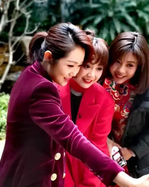 广东电视台节目主持人屈炫希已结婚多年丈夫是一名玉石商人