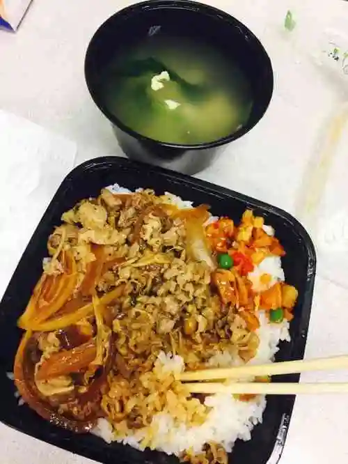 打分 办公室的外送午饭,好吃不贵哦.
