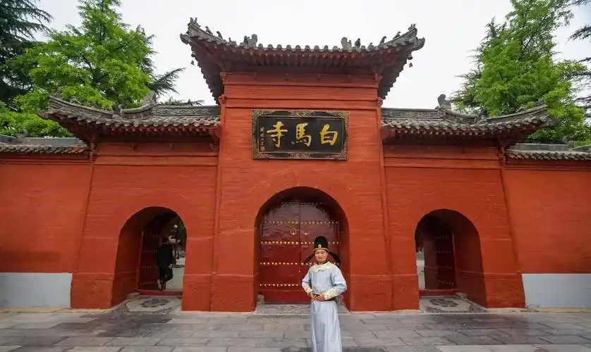 距今已有1900多年历史的白马寺,历经几度兴衰,依然是中国第一古刹,是