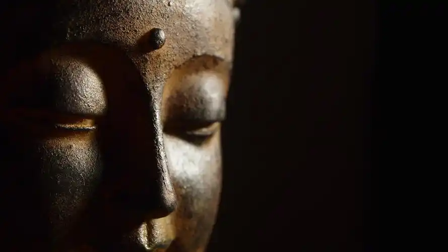 庄严佛头像桌面壁纸