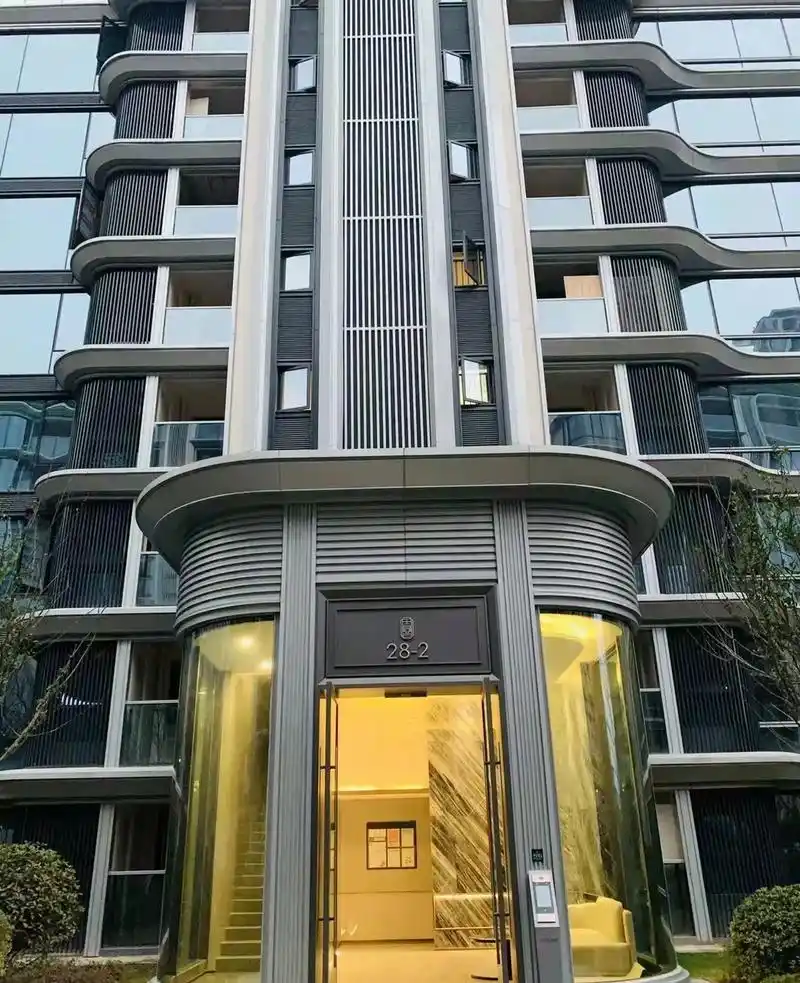 楼盘(中粮天悦壹号)总占地面积: 252亩总建筑体量: - 抖音