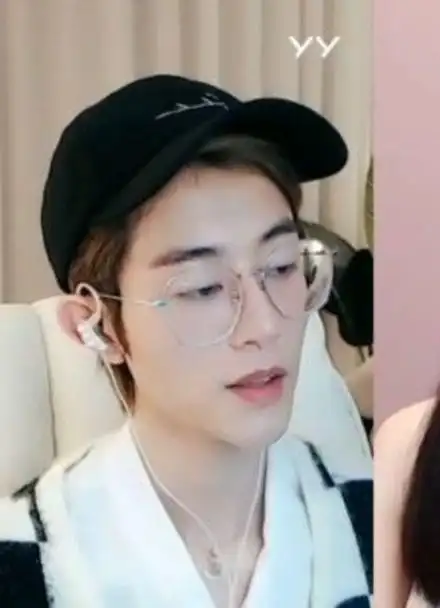 可以在dy和ks搜索月狸li就可以找到这个小哥哥了