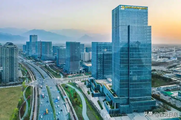 西安高新区 发挥优势 勇立潮头 争当时代弄潮儿_建设_产业_项目