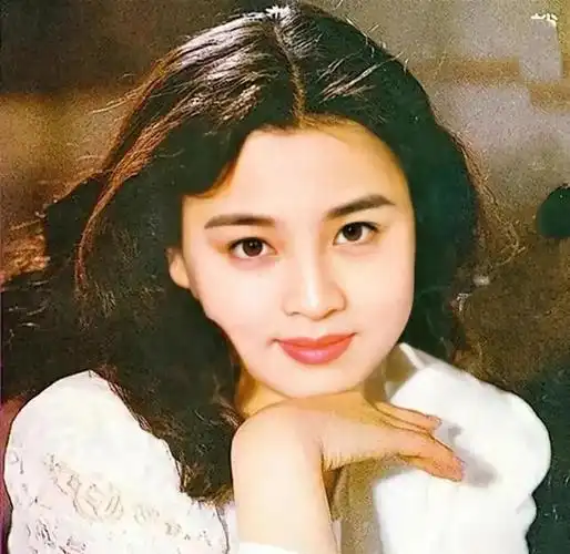 个个貌美如花,老公却另觅新欢,这4位输给"野花"的女星好惨