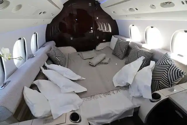 飞达索猎鹰8x什么体验战斗机基因公务机比王思聪私人飞机高级