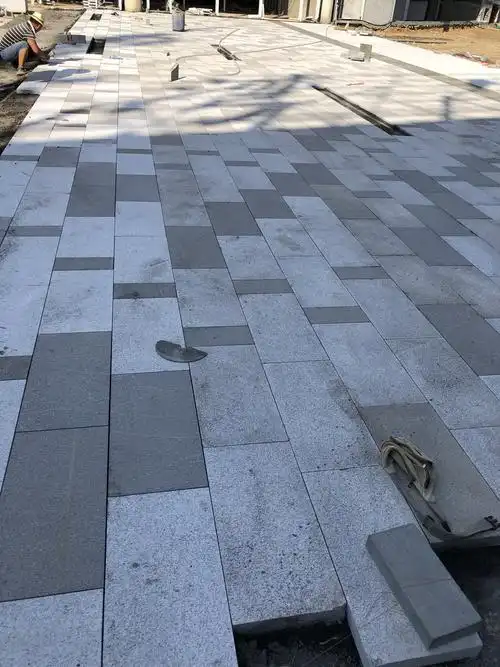 外广场地砖铺贴