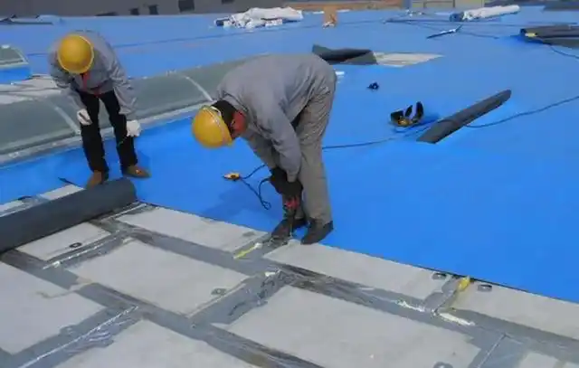 自粘防水卷材#在冬天进行防水施工的情况虽然少见,但也是存在的,憾噜