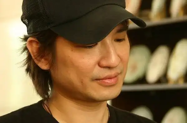 beyond乐队叶世荣:曾与亡妻冥婚后娶小22岁模特,如今婚姻很幸福