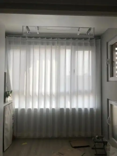 窗帘安装好了