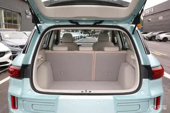 当前位置:>易车>吉利icon车头摘要>摘要详情>吉利icon后备厢空间表现