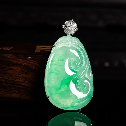 天然翡翠a货冰种阳绿吉祥如意吊坠18k金镶嵌高档翡翠玉挂件男女款