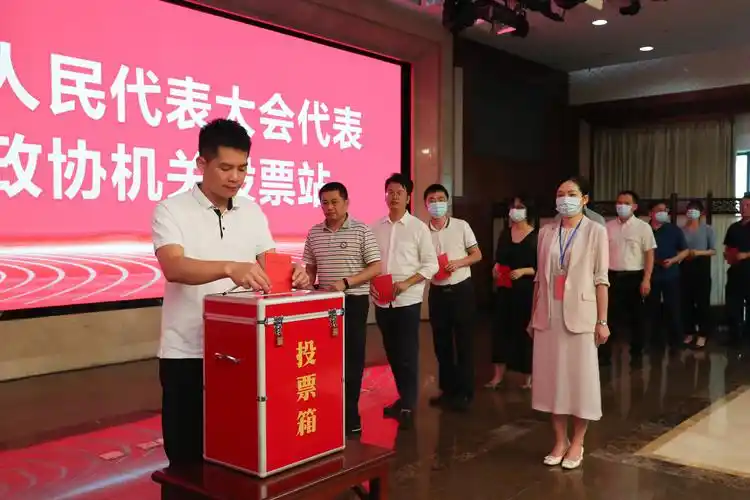 自治区政协领导参加良庆区人大代表选举