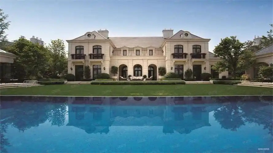 绿城集团打造的,独门独户的法式别墅,豪华装修,适合度假养老!