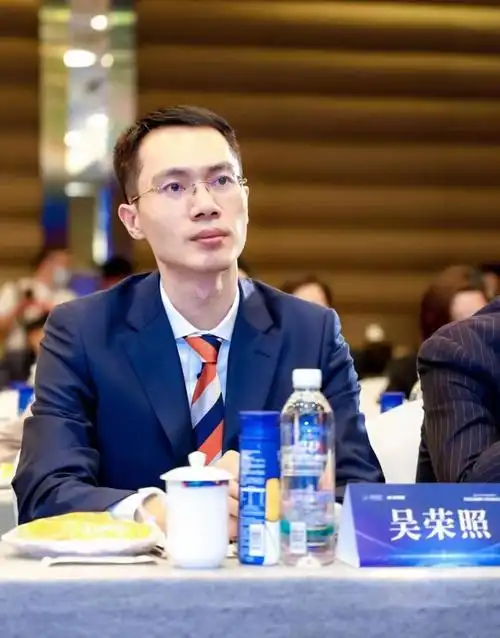 百家名企看高质量专访鸿星尔克吴荣照数字化升级要与环保产业链相结合