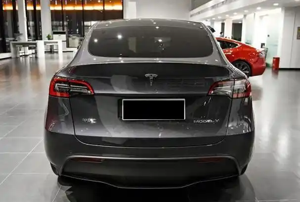 特斯拉全新suv来了2吨重3秒多破百30来万值不值