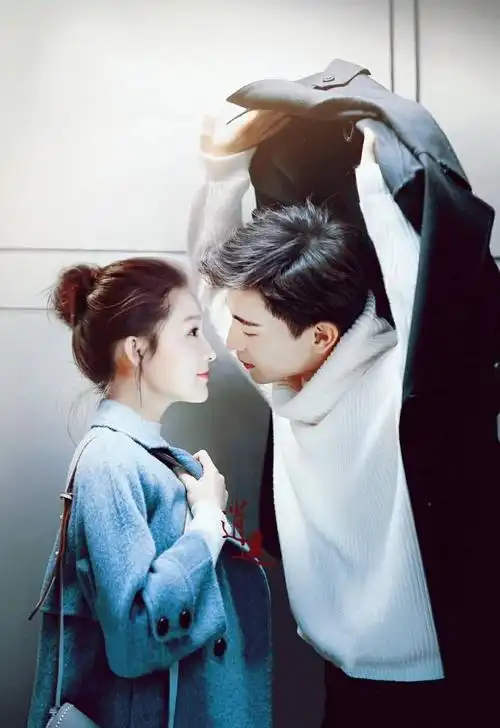 李沁生日会现场落泪谈与邓伦恋情网友不如想的美好但也祝福