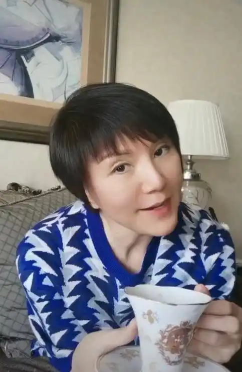 原创51岁歌手林萍爱秀英文曾与韩红蔡国庆齐名被电视封后落寞